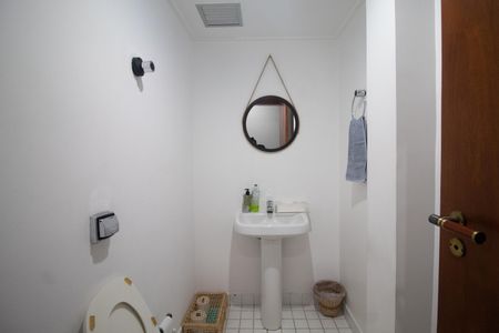 Casa para alugar com 340m², 4 quartos e 4 vagas