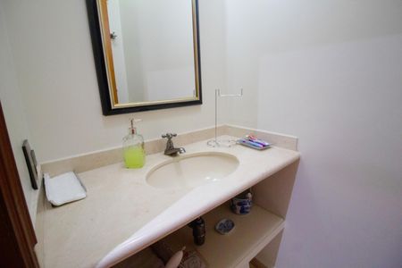 Casa para alugar com 340m², 4 quartos e 4 vagas