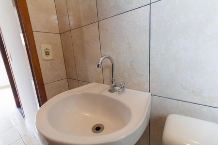 Casa para alugar com 61m², 2 quartos e sem vagaBanheiro