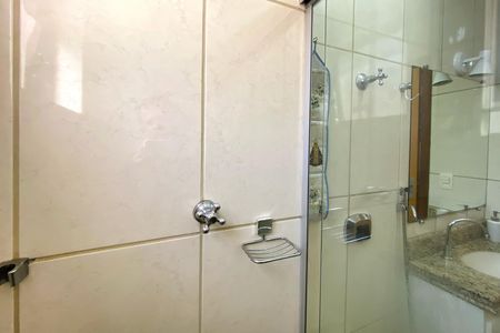Banheiro social de apartamento para alugar com 2 quartos, 60m² em Minas Brasil, Belo Horizonte