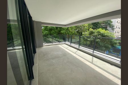 Apartamento à venda com 189m², 4 quartos e 3 vagas Apartamento à venda com 189m², 4 quartos e 3 vagasSacada