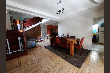 Casa à venda com 212m², 3 quartos e 4 vagas Casa à venda com 212m², 3 quartos e 4 vagasSala de jantar