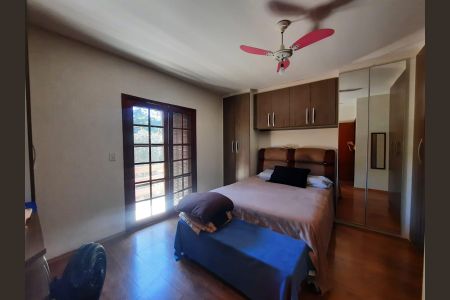 Casa à venda com 212m², 3 quartos e 4 vagas Casa à venda com 212m², 3 quartos e 4 vagasQuarto