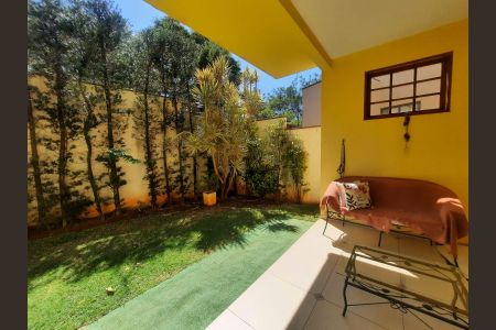 Casa à venda com 212m², 3 quartos e 4 vagas Casa à venda com 212m², 3 quartos e 4 vagasVaranda