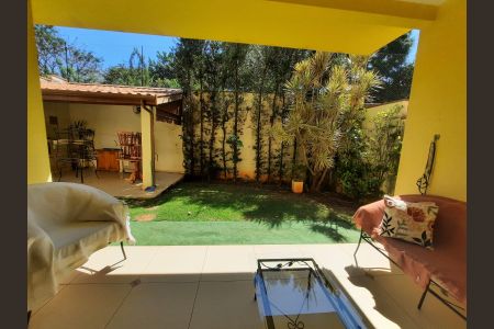 Casa à venda com 212m², 3 quartos e 4 vagas Casa à venda com 212m², 3 quartos e 4 vagasVaranda