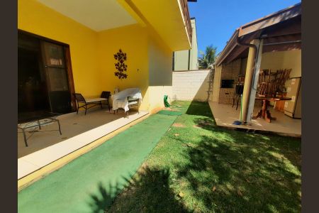 Casa à venda com 212m², 3 quartos e 4 vagas Casa à venda com 212m², 3 quartos e 4 vagasVaranda