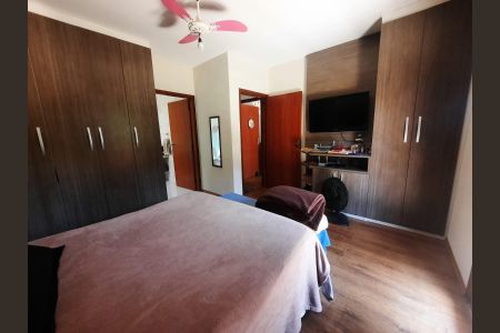 Casa à venda com 212m², 3 quartos e 4 vagas Casa à venda com 212m², 3 quartos e 4 vagasQuarto