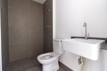 Banheiro de kitnet/studio para alugar com 1 quarto, 44m² em Pinheiros, São Paulo