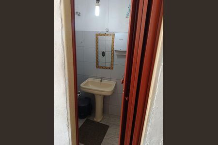 Banheiro de casa para alugar com 2 quartos, 50m² em Vila Herminia, São Paulo