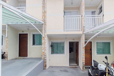 Casa de condomínio à venda com 72m², 2 quartos e 1 vagaFachada