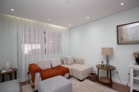 Casa à venda com 130m², 3 quartos e 2 vagas Casa à venda com 130m², 3 quartos e 2 vagasSala