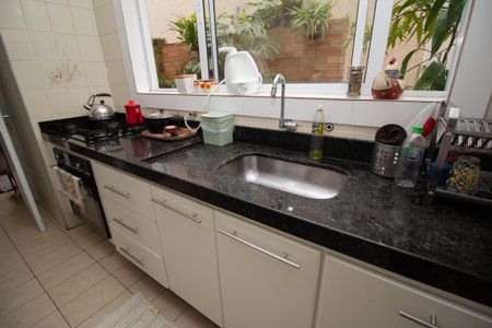 Casa à venda com 130m², 3 quartos e 2 vagas Casa à venda com 130m², 3 quartos e 2 vagasCozinha