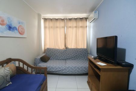 Sala de apartamento para alugar com 1 quarto, 60m² em Vila Alzira, Guarujá
