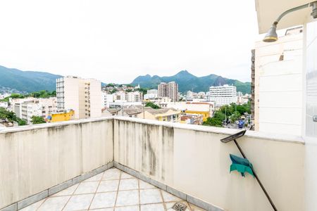 Apartamento à venda com 160m², 4 quartos e sem vagaVaranda