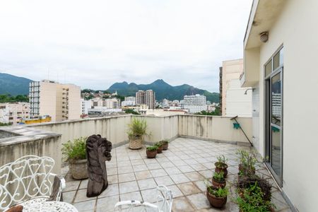 Apartamento à venda com 160m², 4 quartos e sem vagaVaranda