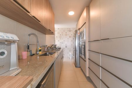 Apartamento à venda com 129m², 3 quartos e 2 vagas Apartamento à venda com 129m², 3 quartos e 2 vagasCozinha