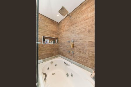 Apartamento à venda com 129m², 3 quartos e 2 vagas Apartamento à venda com 129m², 3 quartos e 2 vagasBanheiro da Suíte