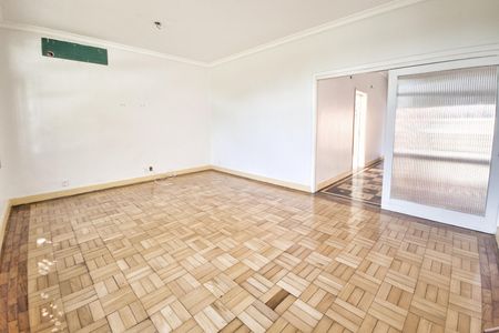 Casa à venda com 259m², 5 quartos e 3 vagasSala