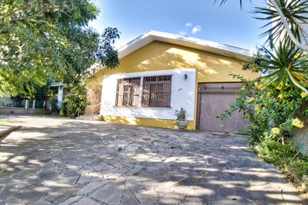 Casa à venda com 259m², 5 quartos e 3 vagasFachada