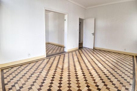 Casa à venda com 259m², 5 quartos e 3 vagasSala