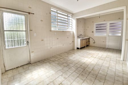 Casa à venda com 259m², 5 quartos e 3 vagasCozinha