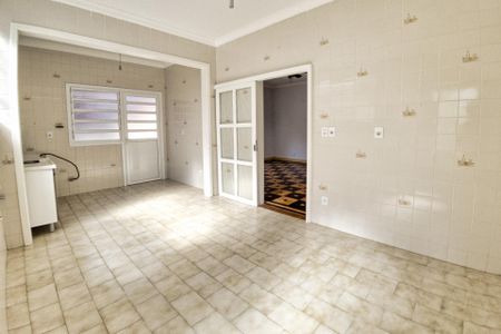 Casa à venda com 259m², 5 quartos e 3 vagasCozinha