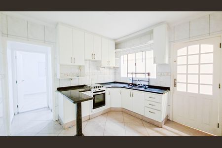 Casa à venda com 102m², 2 quartos e 2 vagas Casa à venda com 102m², 2 quartos e 2 vagasCozinha