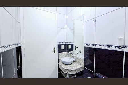 Casa à venda com 102m², 2 quartos e 2 vagas Casa à venda com 102m², 2 quartos e 2 vagasBanheiro Social