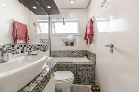 Casa de condomínio à venda com 94m², 3 quartos e 2 vagasBanheiro da Suíte