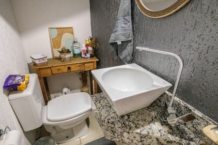 Casa de condomínio à venda com 94m², 3 quartos e 2 vagasLavabo