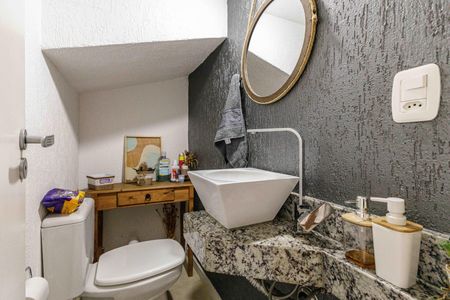 Casa de condomínio à venda com 94m², 3 quartos e 2 vagasLavabo