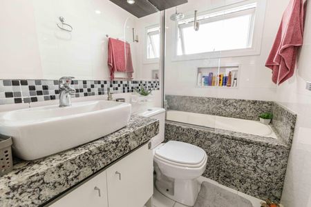 Casa de condomínio à venda com 94m², 3 quartos e 2 vagasBanheiro da Suíte