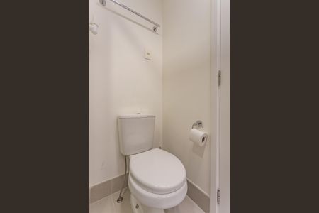 Banheiro de kitnet/studio para alugar com 1 quarto, 25m² em Boa Vista, Porto Alegre