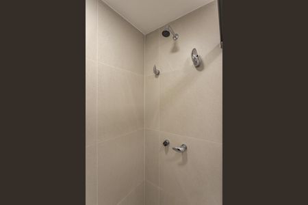 Banheiro de kitnet/studio para alugar com 1 quarto, 25m² em Boa Vista, Porto Alegre