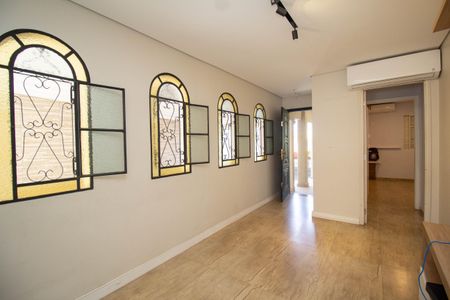 Sala de casa à venda com 3 quartos, 220m² em Vila Cruz das Almas, São Paulo