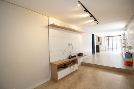 Sala de casa à venda com 3 quartos, 220m² em Vila Cruz das Almas, São Paulo