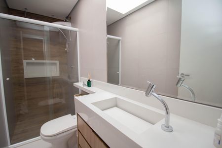 Casa à venda com 220m², 3 quartos e 5 vagas Casa à venda com 220m², 3 quartos e 5 vagasBanheiro da Suíte 2