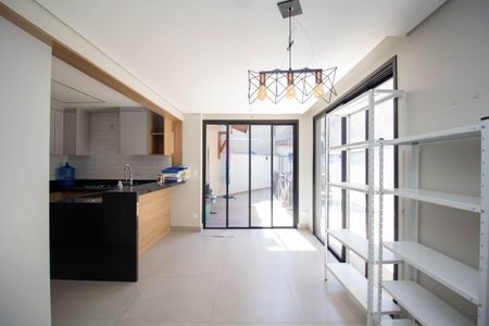 Casa à venda com 220m², 3 quartos e 5 vagas Casa à venda com 220m², 3 quartos e 5 vagasSala de Jantar