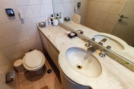 Apartamento para alugar com 185m², 5 quartos e 3 vagas Apartamento para alugar com 185m², 5 quartos e 3 vagasBanheiro da Suíte 1