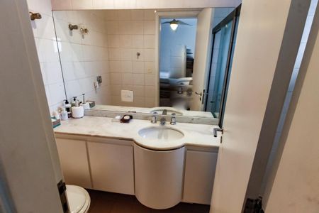 Apartamento para alugar com 185m², 5 quartos e 3 vagas Apartamento para alugar com 185m², 5 quartos e 3 vagasBanheiro da Suíte 1