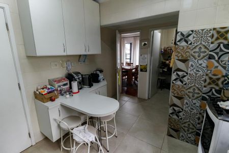 Apartamento para alugar com 185m², 5 quartos e 3 vagas Apartamento para alugar com 185m², 5 quartos e 3 vagasCozinha - Armários