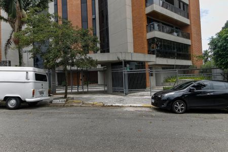 Apartamento para alugar com 185m², 5 quartos e 3 vagas Apartamento para alugar com 185m², 5 quartos e 3 vagasFachada e portaria