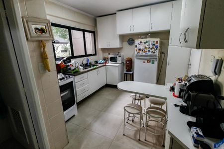 Apartamento para alugar com 185m², 5 quartos e 3 vagas Apartamento para alugar com 185m², 5 quartos e 3 vagasCozinha - Armários