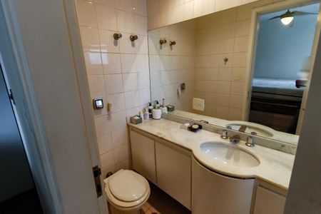 Apartamento para alugar com 185m², 5 quartos e 3 vagas Apartamento para alugar com 185m², 5 quartos e 3 vagasBanheiro da Suíte 1