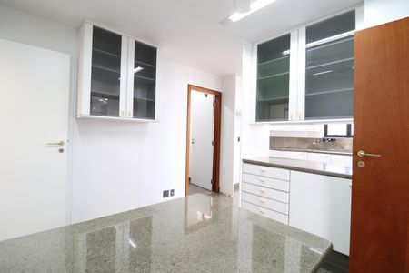 Apartamento para alugar com 300m², 3 quartos e 2 vagasCozinha