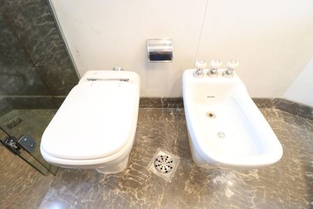 Apartamento para alugar com 300m², 3 quartos e 2 vagasBanheiro do Quarto 3