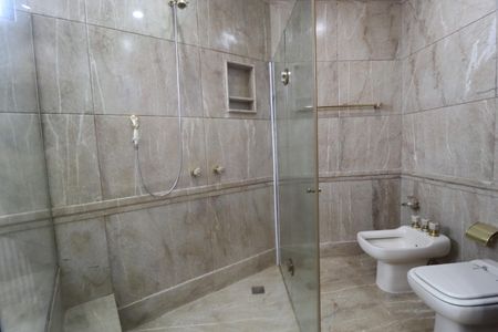 Apartamento para alugar com 300m², 3 quartos e 2 vagasBanheiro do Quarto 2