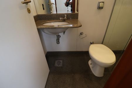 Apartamento para alugar com 300m², 3 quartos e 2 vagasBanheiro