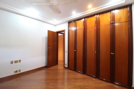 Apartamento para alugar com 300m², 3 quartos e 2 vagasQuarto 1 - Suíte