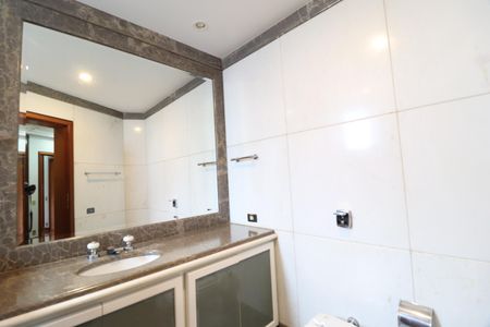 Apartamento para alugar com 300m², 3 quartos e 2 vagasBanheiro do Quarto 1